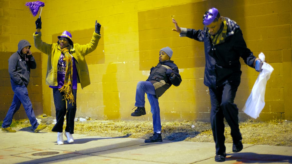 In Baltimore feiern die Fans den Sieg ihrer Ravens.