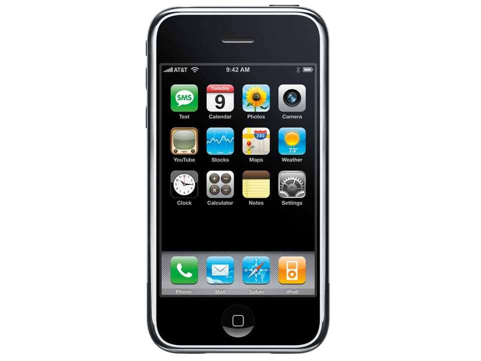 Ein neues Handy-Zeitalter beginnt 2007 mit dem ersten Iphone. Zum ersten mal kann ein Handy intuitiv per Touchscreen bedient werden. Dank verschiedenen Applikationen wird mit dem Iphone die Internetnutzung revolutioniert.