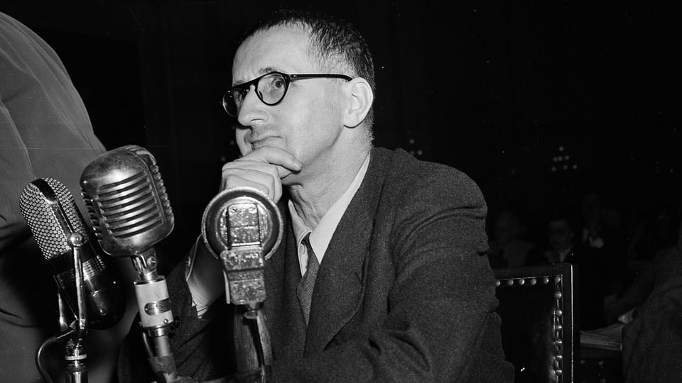 Porträt von Bert Brecht.