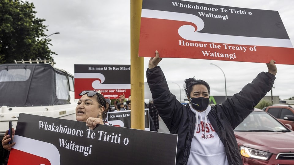 Maori demonstrieren gegen die Politik der konservativen Regierung.