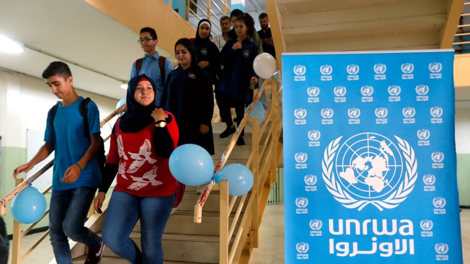 Schild von UNRWA.