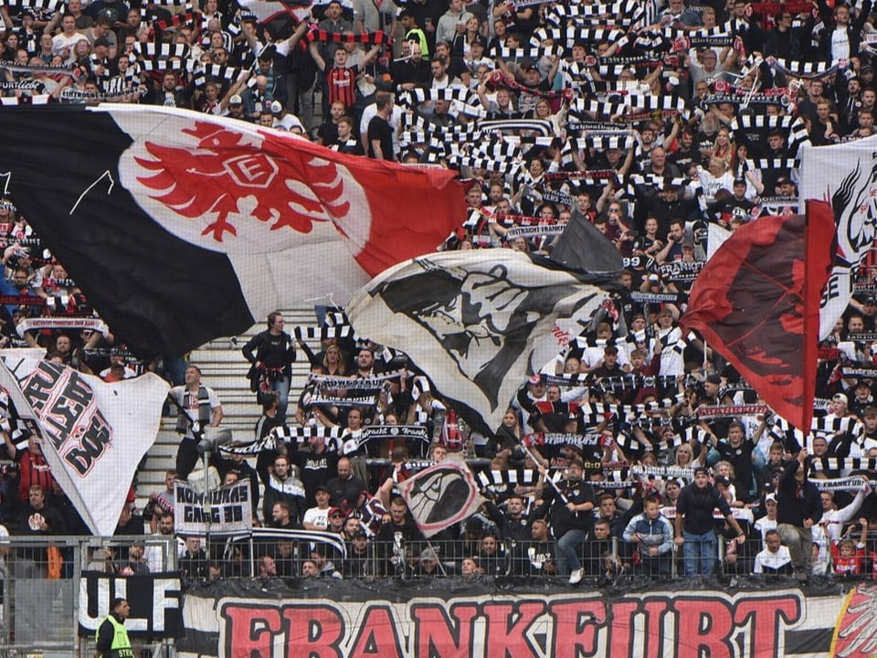 Haben einen schweren Gang vor sich Frankfurt-Fans
