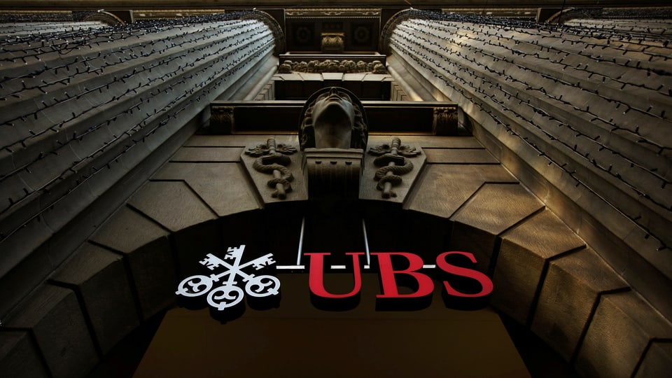 Das UBS-Gebäude mit Schriftzug