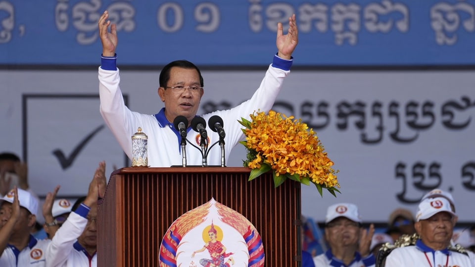 Hun Sen hält eine Rede während der Wahlkampagne seiner Partei in Phnom Penh.