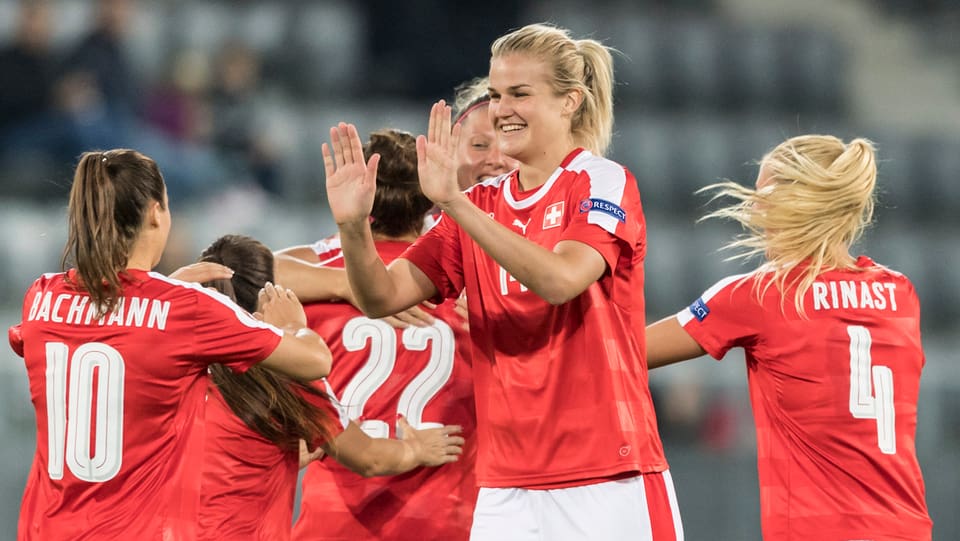 Frauen-Nationalteam - Schweizerinnen mit spätem Sieg - Sport - SRF