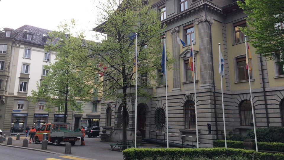 Opposition gibt es aus dem Luzerner Stadthaus. Die Stadt wehrt sich mit 11 anderen Gemeinden gegen die Reform.