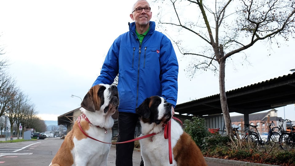 Peter Glaus ist mit seinen Therapiehunden im Einsatz