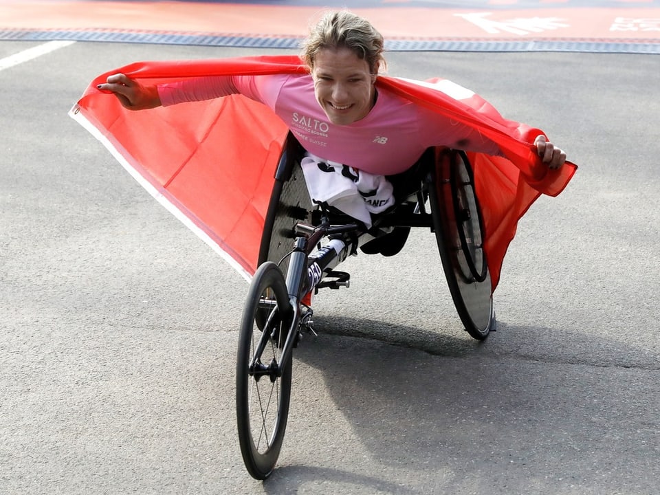 Feiert den nächsten Sieg Catherine Debrunner.