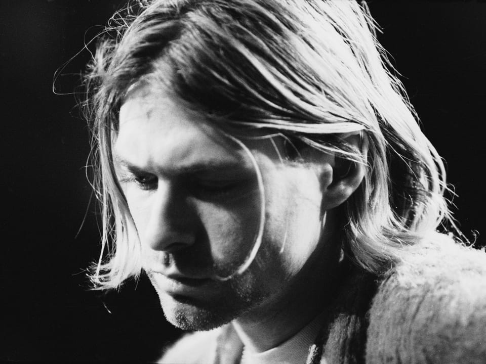 Kurt Cobains ernstes Gesicht ganz nahe
