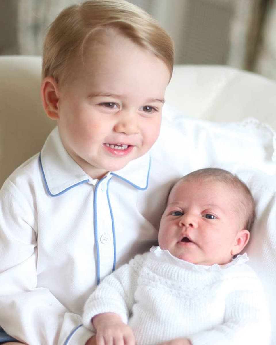 Prinz George mit Schwester Charlotte