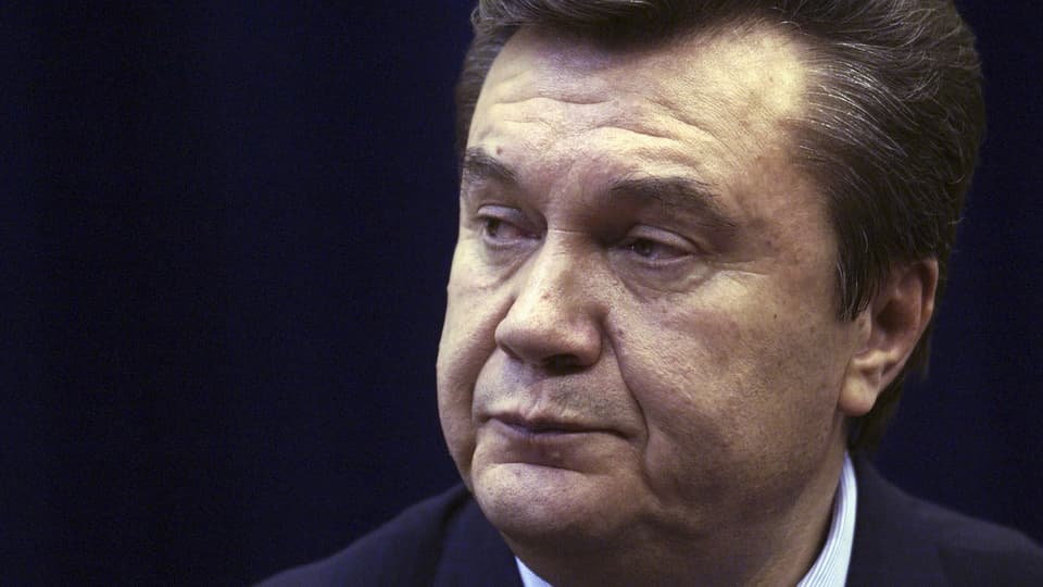 Viktor Janukowitsch blickt nachdenklich zur Seite
