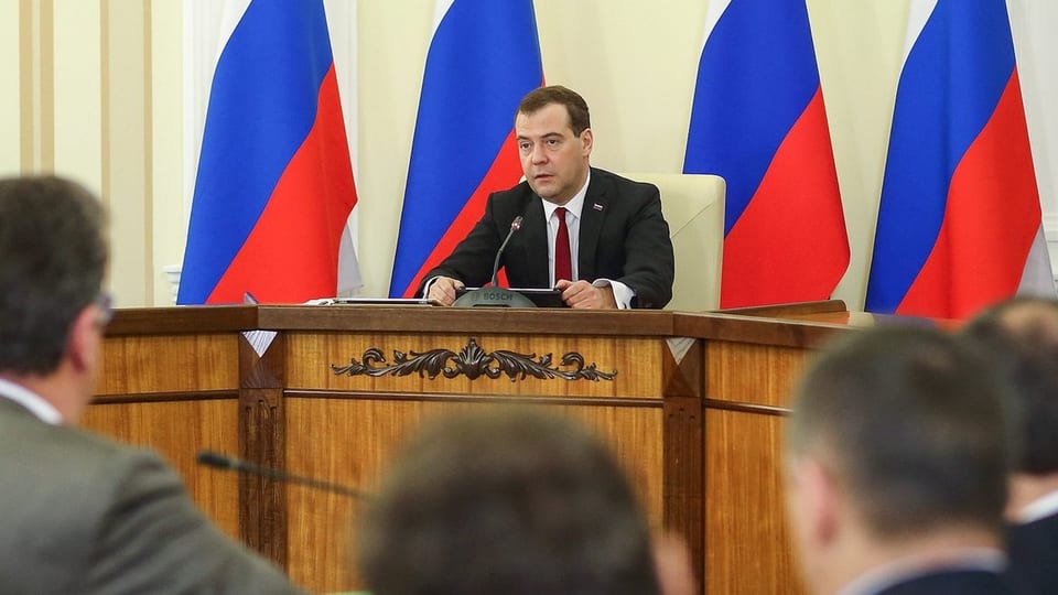 Russlands Regierungschef Dimitri Medwedew besuchte die Krim und versprach der Bevölkerung finanzielle Unterstützung.