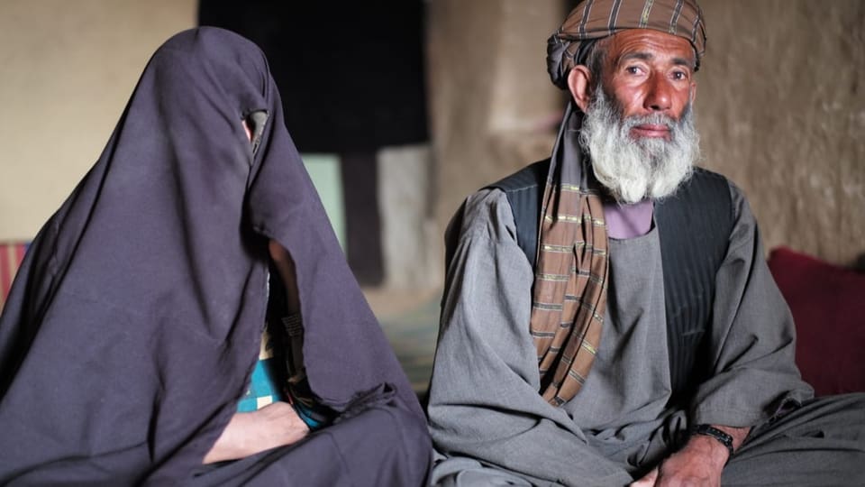 Agha Mohammed und seine Frau Shekiba in ihrem Haus in Arghandab in der Provinz Kandahar.