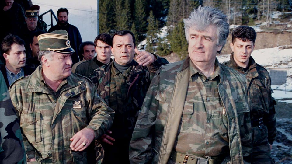 Mladic und Karadzic bei einer Frontbegehung.