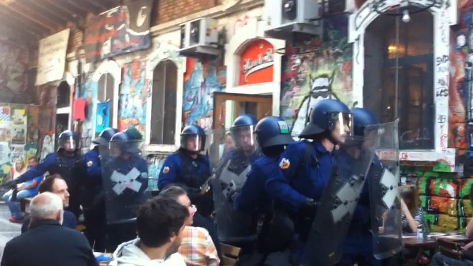 Polizei bei der Reitschule Bern.