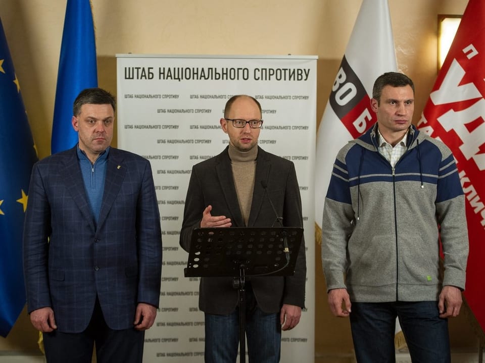 Tiagnibok neben seinen Kollegen Jazenjuk und Klitschko.