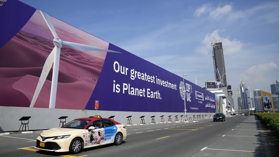 Poster in Dubai to promote COP28.
