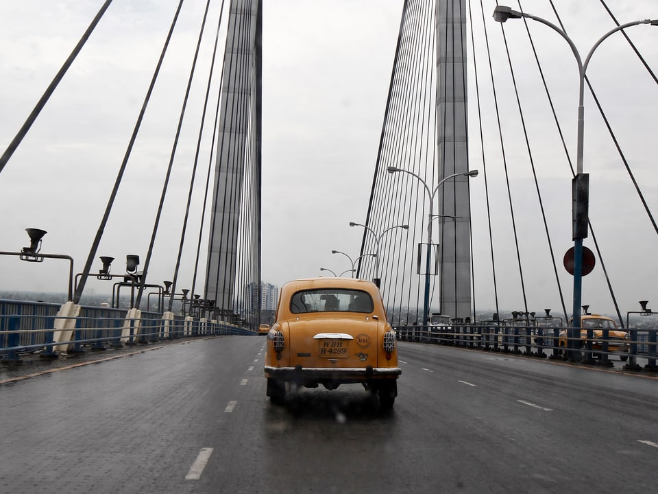Heck eines Ambassadoren auf einer Brücke in Kalkutta.