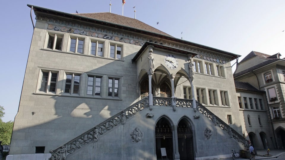 Das Rathaus in Bern frontal abgelichtet.
