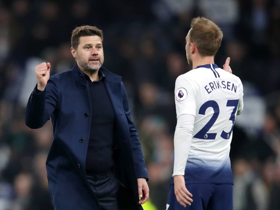 Trainer Mauricio Pochettino und Christian Eriksen freuen sich über den 2:0-Sieg von Tottenham.