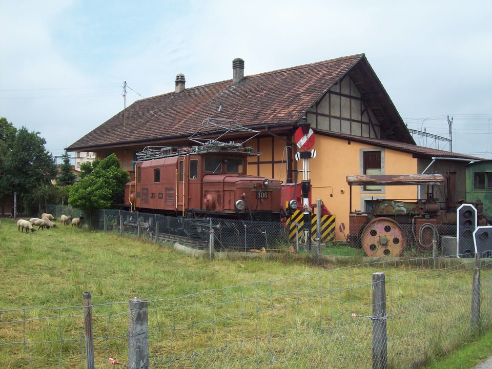 Haus mit Lokomotive