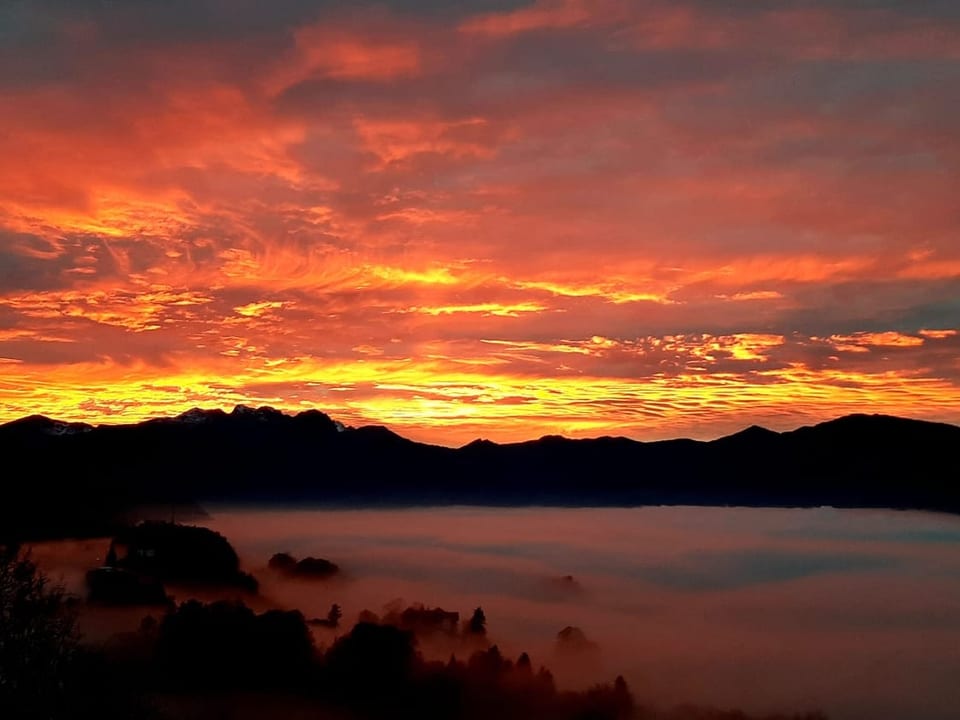 Abendstimmung Kanton Obwalden oberhalb des Nebels.