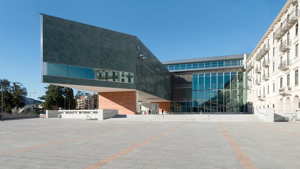 Aussenansicht des modernen neuen Kulturzentrums in Lugano.