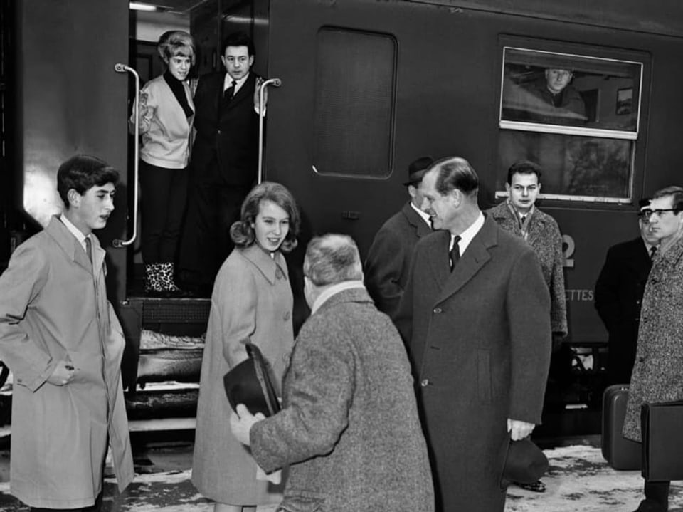 Winterferien in der Schweiz: Charles 1965 am Bahnhof Sargans.