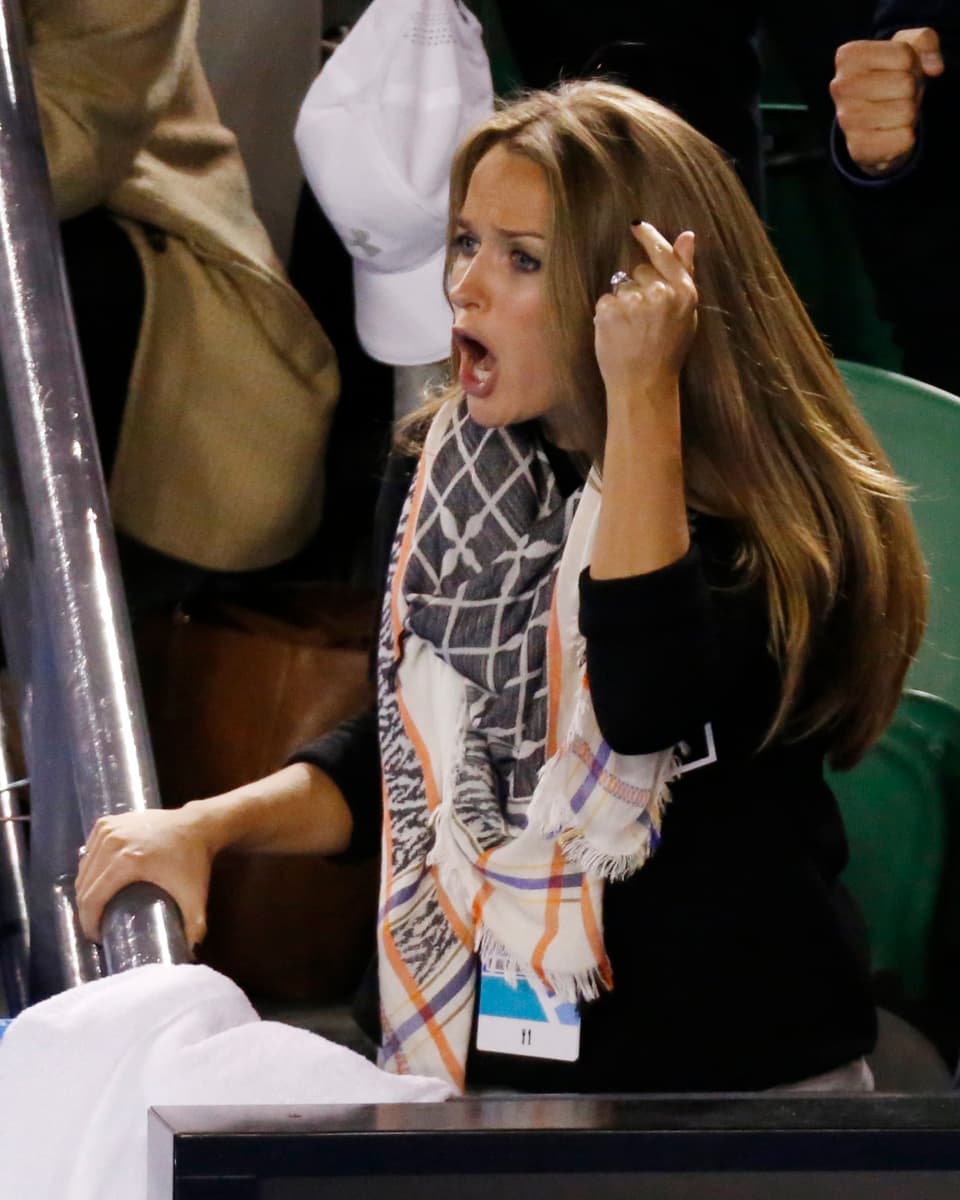 Andy Murrays Verlobte Kim Sears gestikuliert wild.