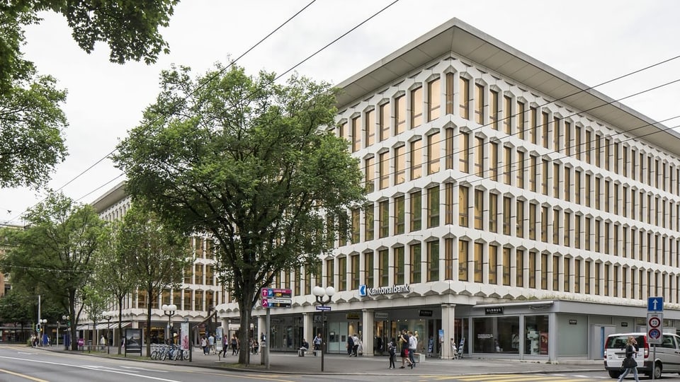 Der Hauptsitz der Luzerner Kantonalbank. Dieser soll um zwei Stockwerke aufgestockt werden.