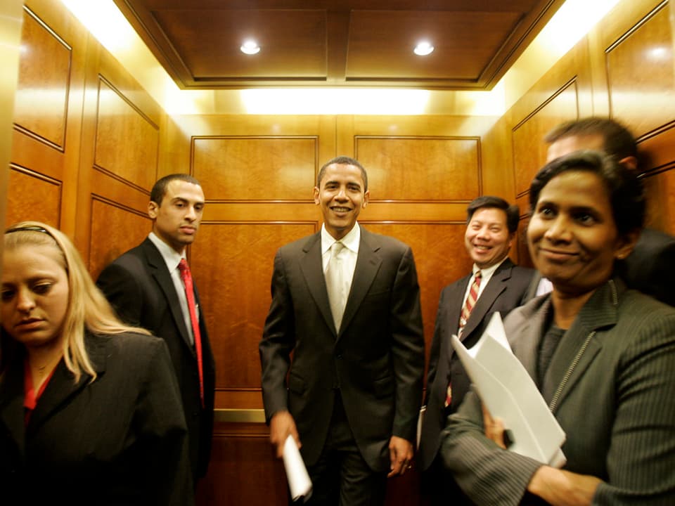 Präsident Obama in einem Aufzug