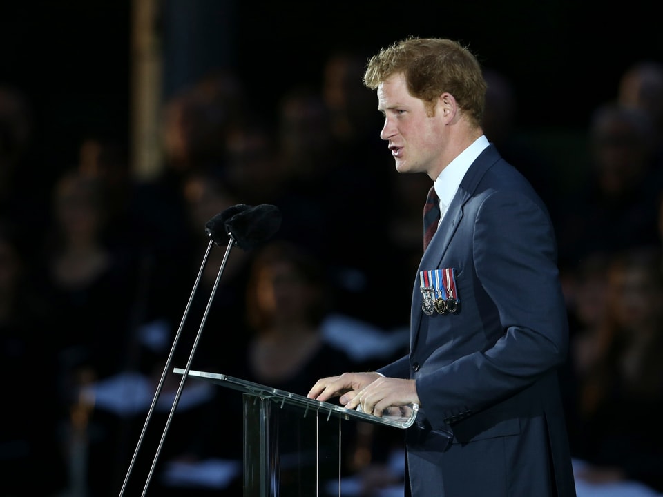 Prinz Harry hält eine Rede anlässlich einer Gedenkfeier zum Beginn des Ersten Weltkriegs.