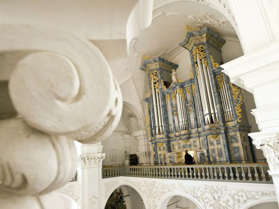 Die Orgel in der Abteikirche Bellela.