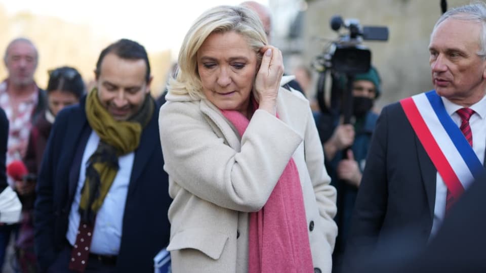 Le Pen und Briffaut im Februar in Villers-Cotterêts