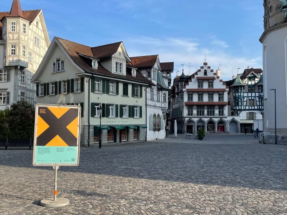 Plakat der Anti-Sexismus-Kampagne am Gallusplatz St. Gallen