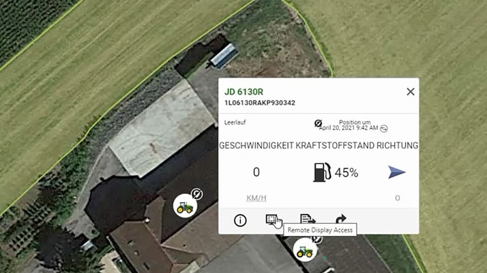Ein Ausschnitt von Google Maps mit einem Fenster, das Informationen zu einem Traktor zeigt. Wo er sich befindet, wie voll der Tank ist ...