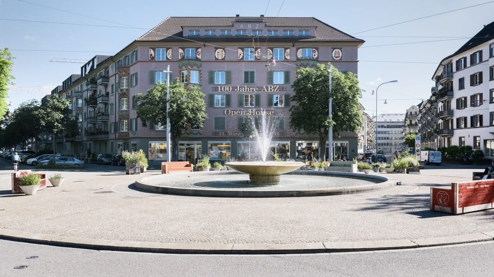 Bullingerplatz in Zürich: mit Brunnen in der Mitte