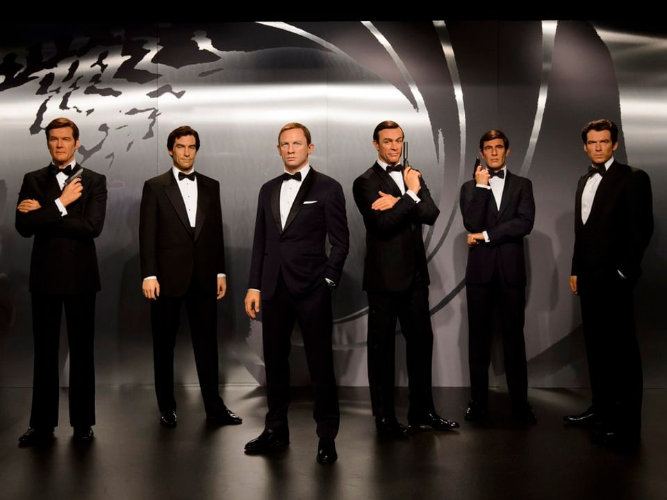 Die sechs Bond-Darsteller in einer Reihe als Wachsfiguren.