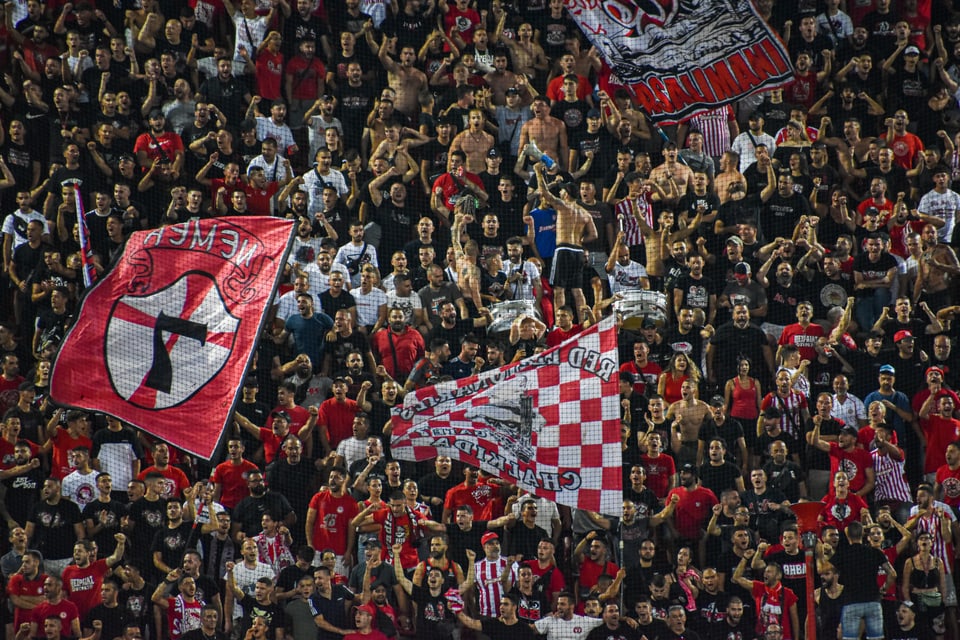 Im Hafen von Piräus ist die Ziffer 7 allgegenwärtig. Sie verkörpert für Olympiakos den Heimblock und die «heilige Zahl».