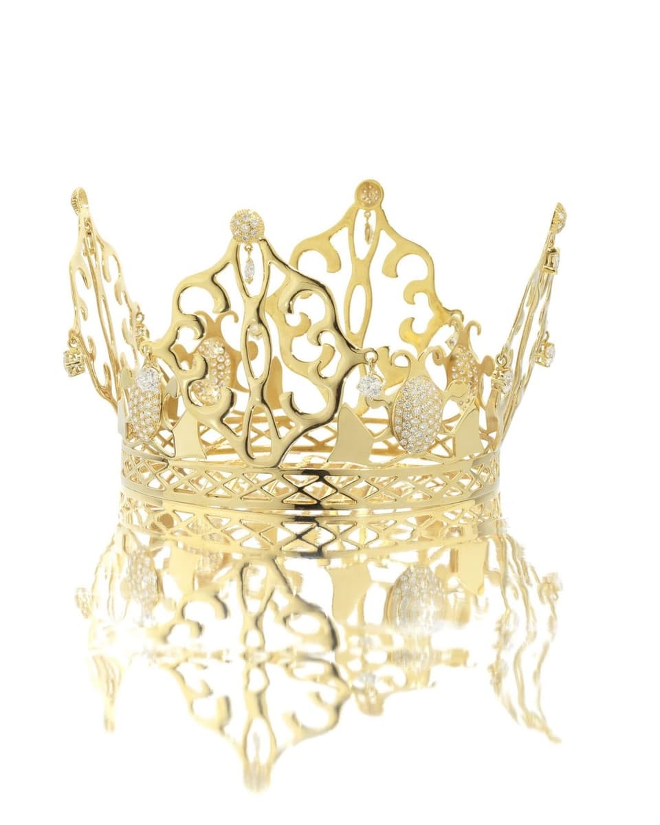Bild einer Krone, die Victoria Beckham an ihrer Hochzeit trug.