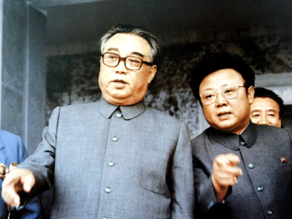 Kim Il Sung on the left and Kim Jong Il on the right