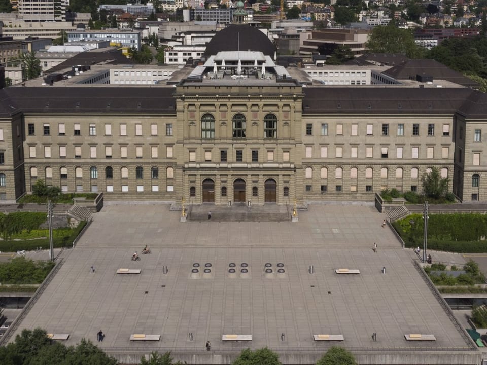Das Bild zeigt das ETH-Gebäude in Zürich
