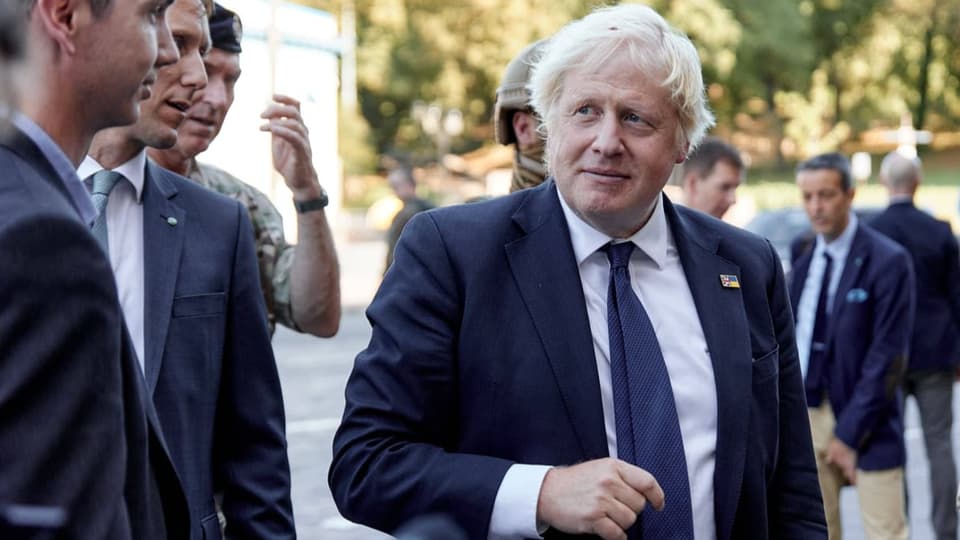 Boris Johnson, Männer im Hintergrund
