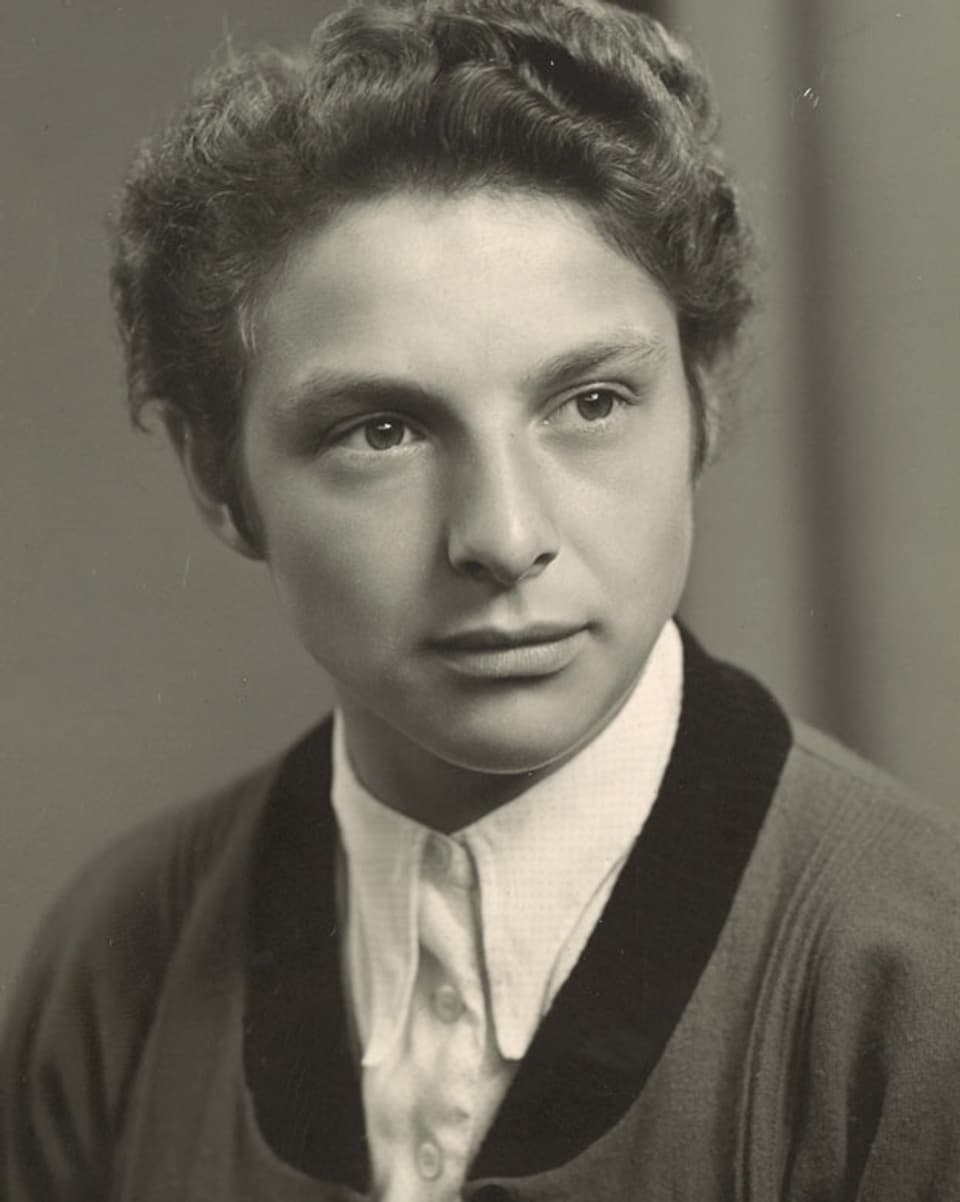 Rosalinde in den 1950-er Jahren mit typischem, strengen Haarschnitt.