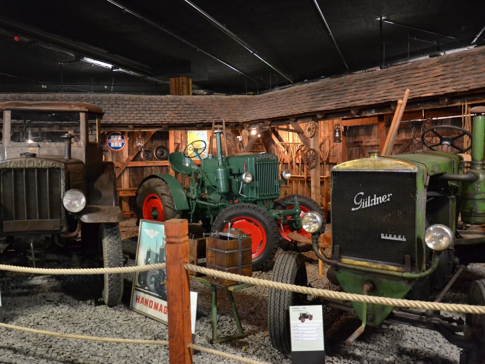 Der Oldtimer des Herstellers Güldner, der im Traktormuseum Bodensee zu sehen ist, wog 1,6 Tonnen und fuhr maximal 15,5 Stundenkilometer.