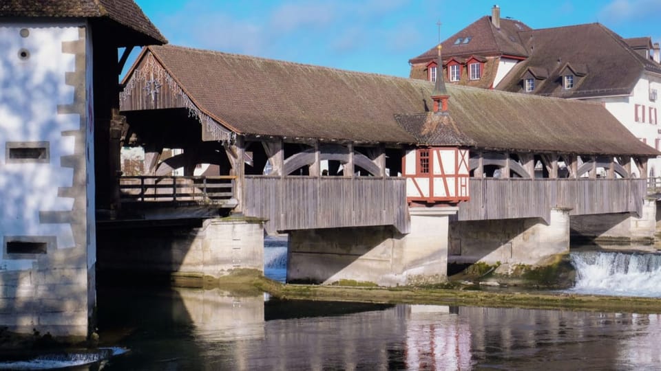 Die Holzbrücke von Bremgarten von Osten her gesehen.