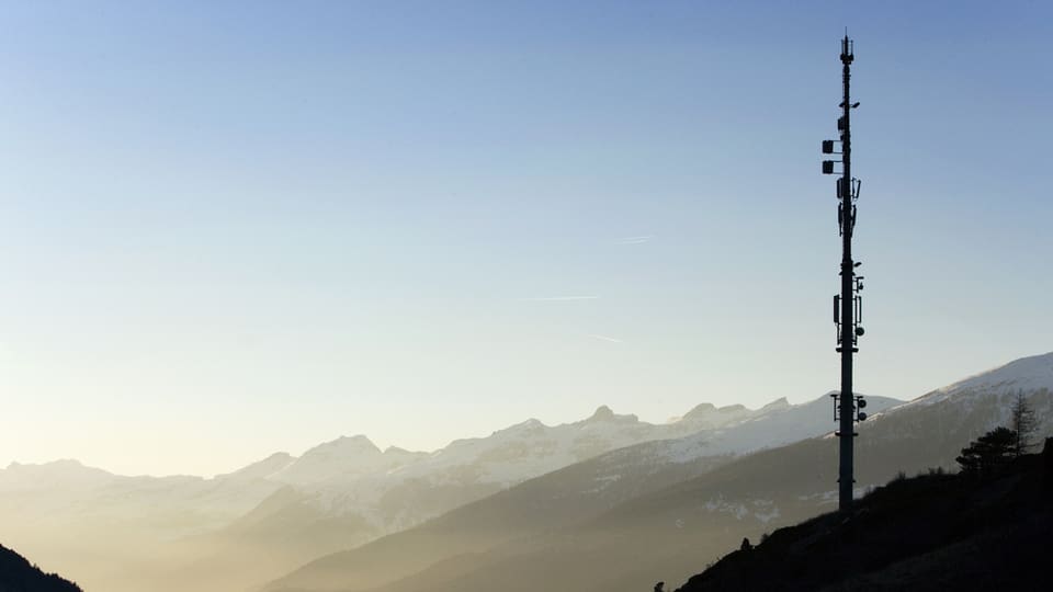 Eine Antenne in den Walliser Bergen.