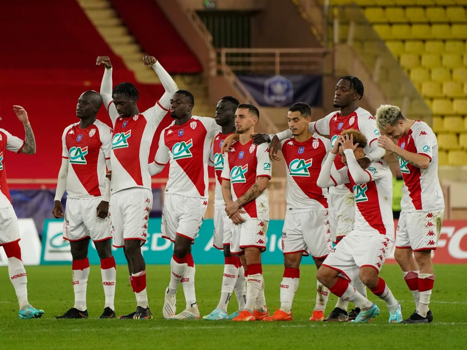 Enttäuschte Monaco-Spieler nach Cup-Aus
