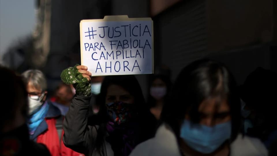 Schild: «Gerechtigkeit für Fabiola Campillai»