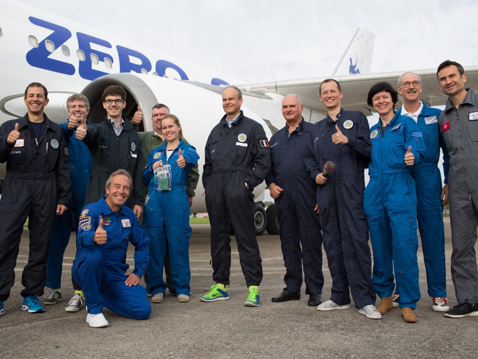 Die Crew vor den Airbus.
